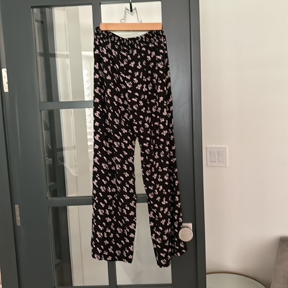 Wide Leg Patterned Pants - Picture 2 of 7